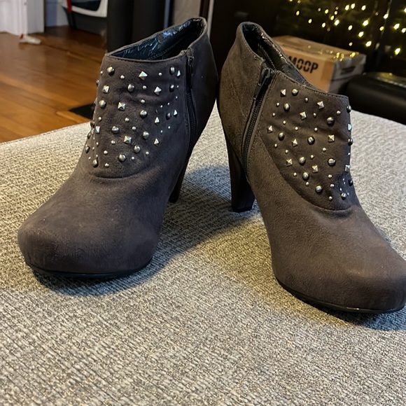 2pair bundle. Clarks sandals , cloud walkers booties 11wide - Picture 2 of 5